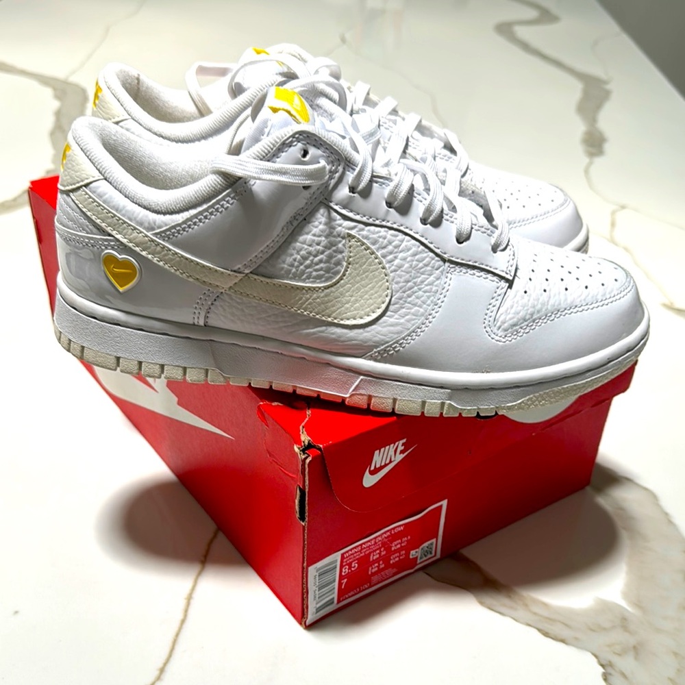 NWT Women Nike White and Yellow Sneakers💛 Low Dunk “Valentine” Yellow Heart 8.5